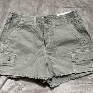 American Eagle ‘90’s Boyfriend Women's Olive High Rise Cargo Shorts